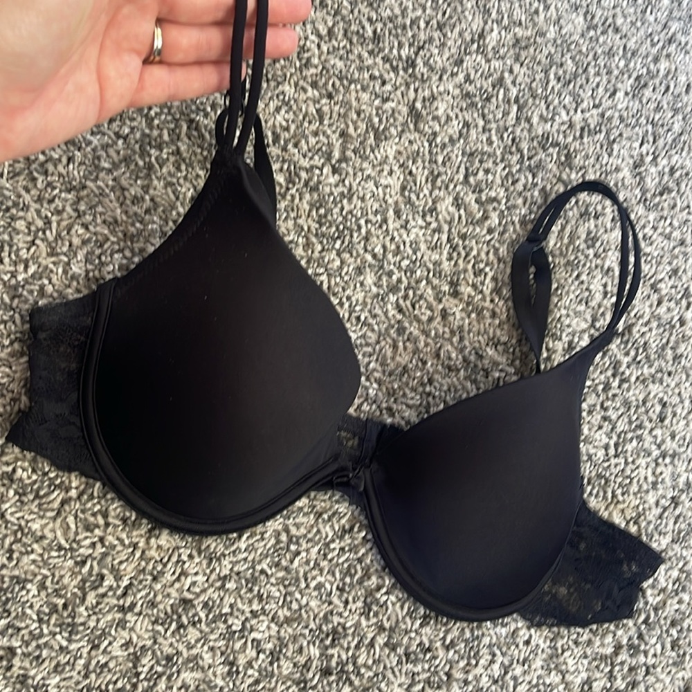 Black underwire bra lightly padded, tags removed SEE FLAWS